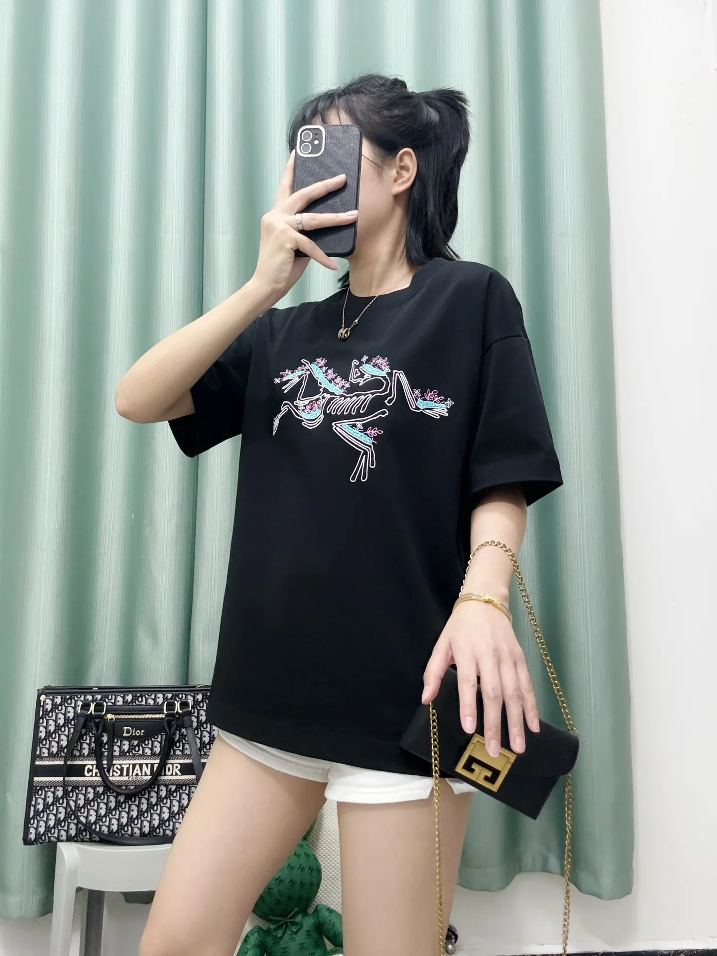 Black ， Same Style